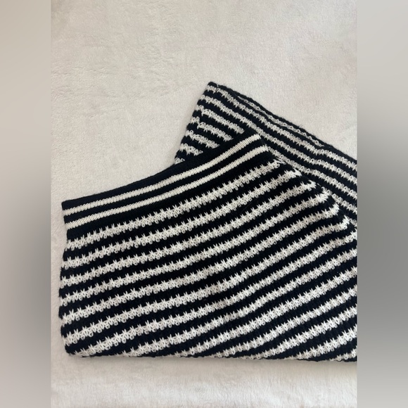 POL Dresses & Skirts - POL Black & White Crochet Embroidered Midi Skirt – Size Small